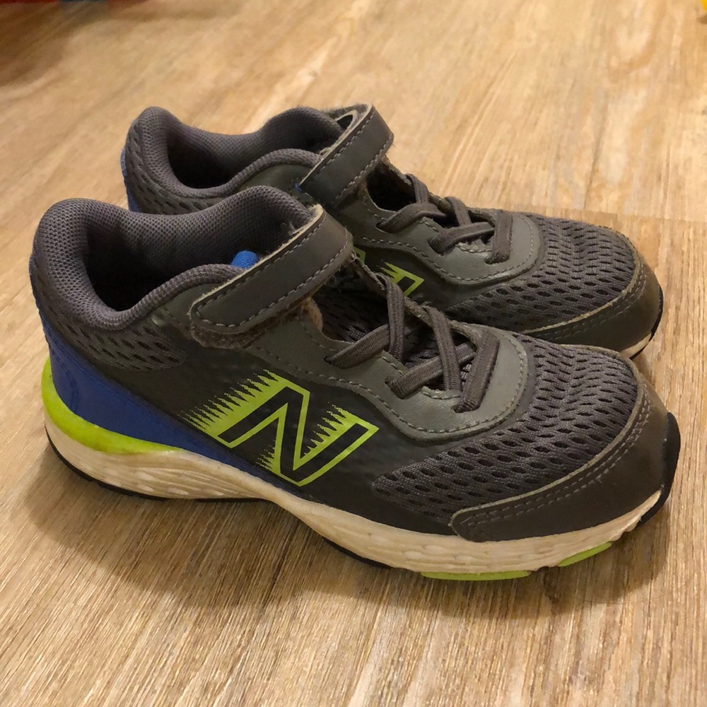 New Balance 680 Hook & Loop Running Shoes. Toddler boy size 9.5. Gray/green/blue